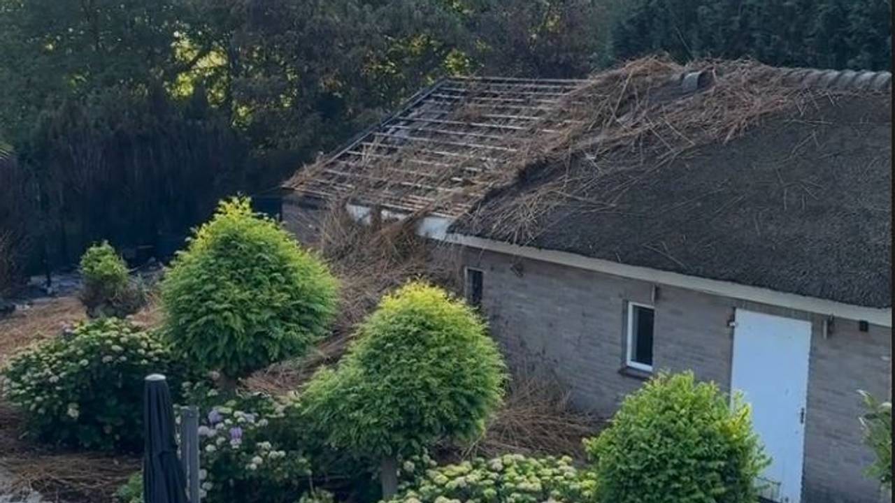 De garage een dag na de brand (foto: Wesley Adema). 