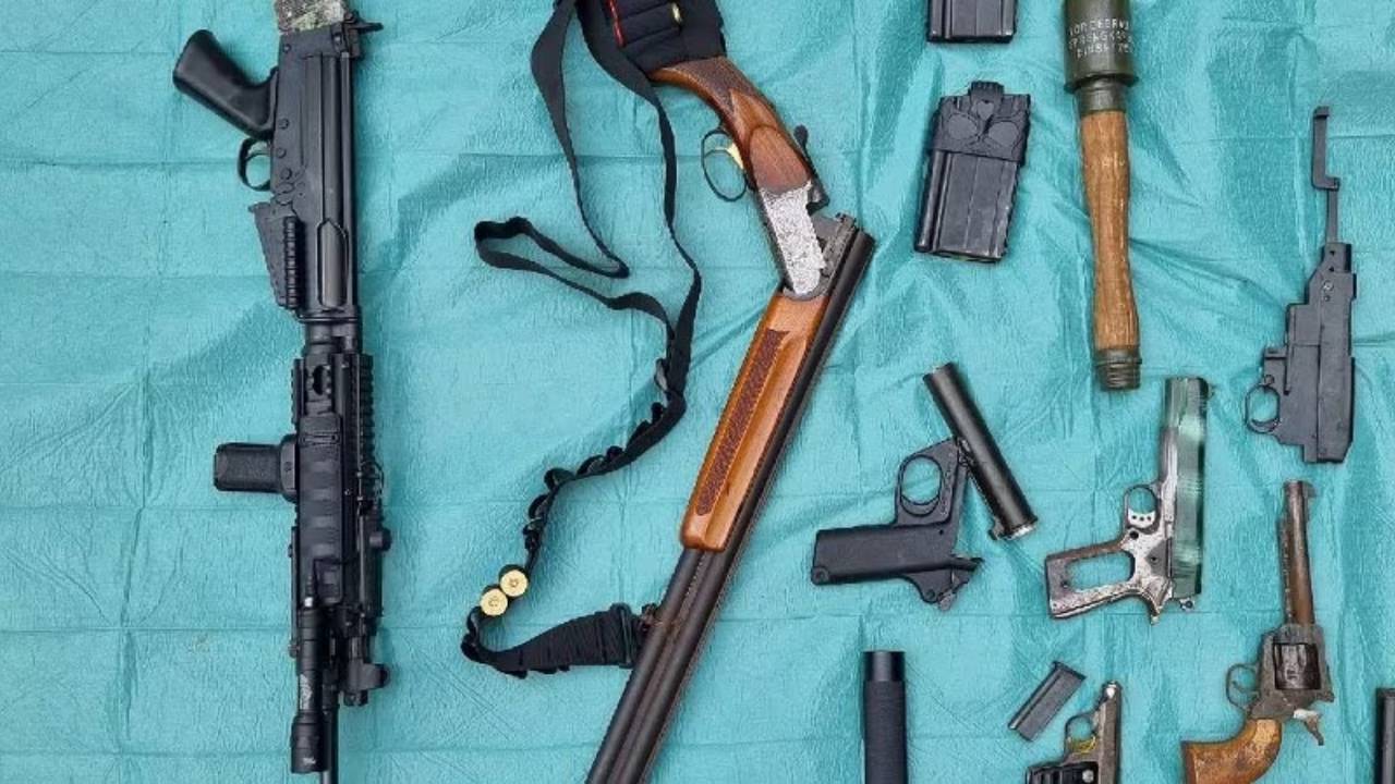 De wapens die de de politie vond (foto: politie.nl).