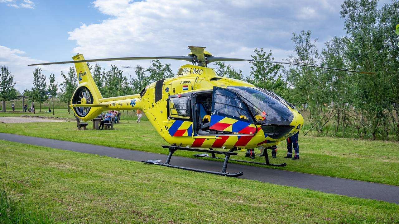 Ook een traumahelikopter landde in de buurt (foto: SQ Vision/Iwan van Dun).