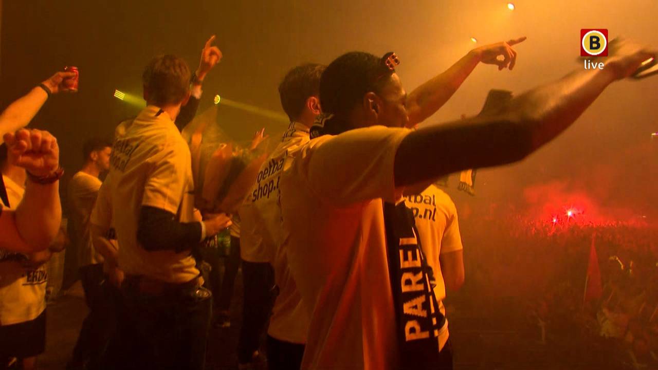 NAC promoted: gamers partying on the stage on the stadium, Breda explodes