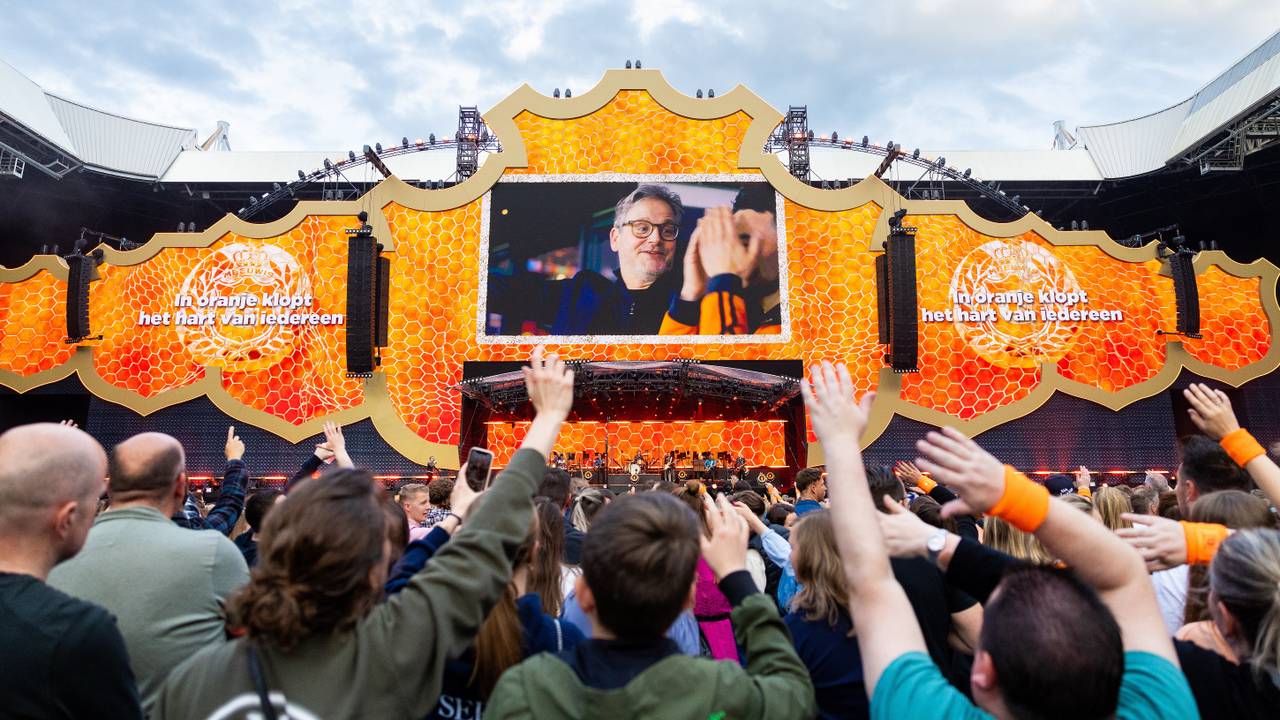 Tijdens Groots zijn voetbalwedstrijden op groot scherm te zien (foto: ANP)