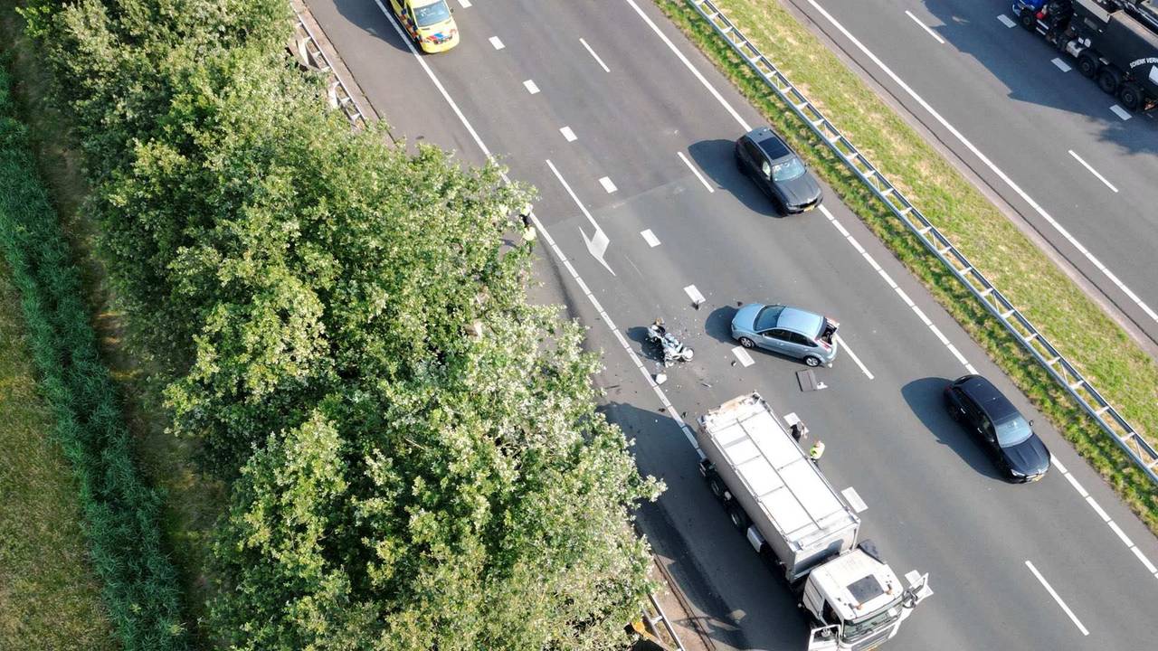 Bij het ongeval waren verschillende voertuigen betrokken (foto: SQ Vision/WdG).