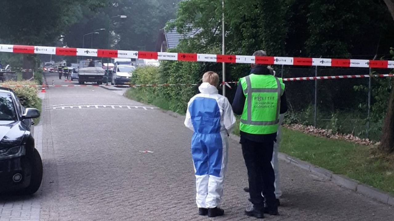 Onderzoek na de moord. (Foto: Twitter/Politie Oost-Brabant)