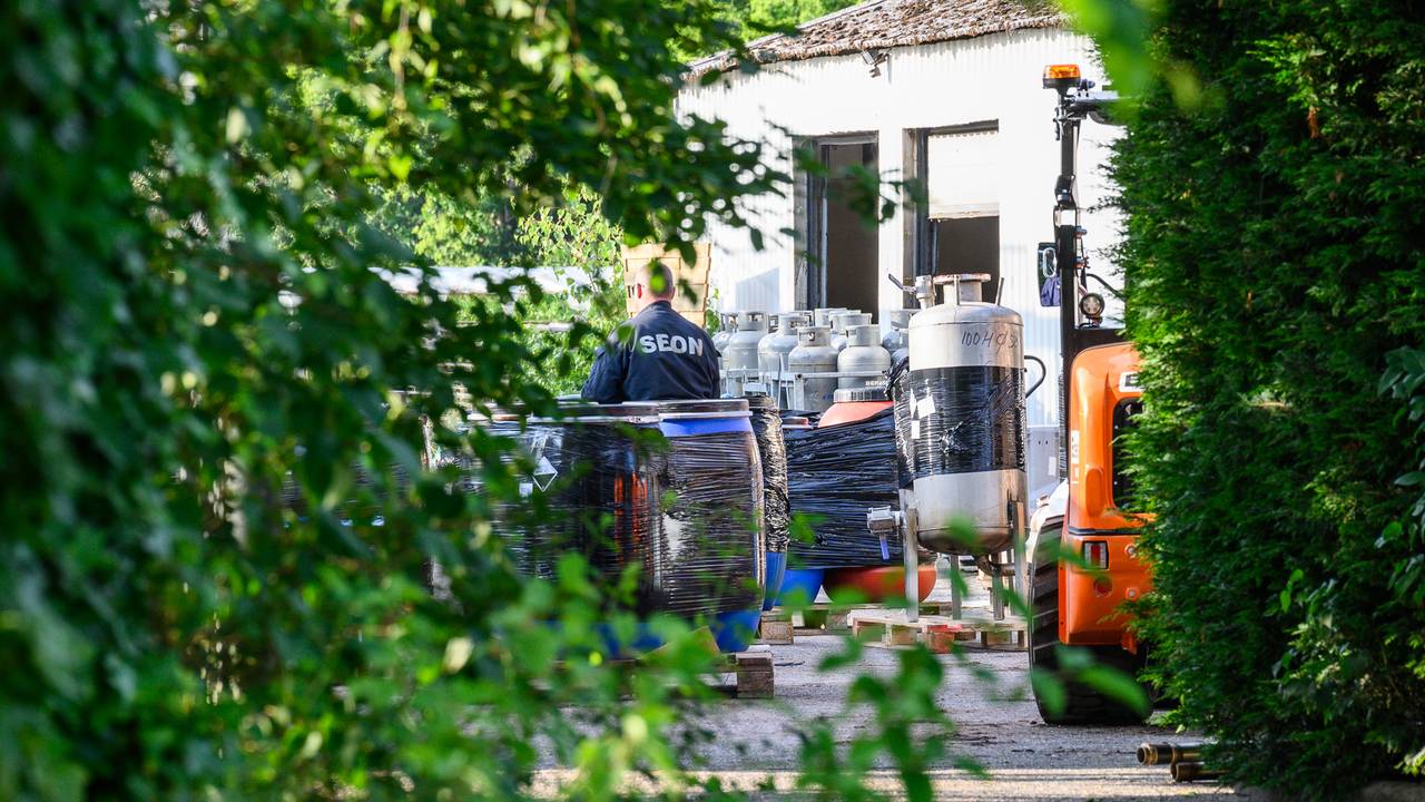 De loods aan de Heerlesebaan die woensdag week werd opgerold (foto: SQ Vision).