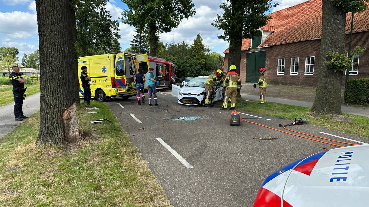 Een ambulance stond klaar (foto: SQ Vision/Bart Meesters).