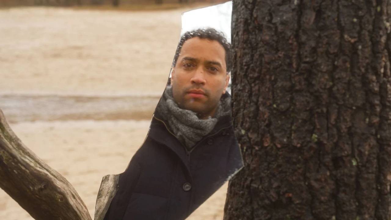 In de documentaire 'Spiegelbeeld' onderzoekt Tommy het slavernijverleden van zijn familie (beeld: Tommy van der Loo).