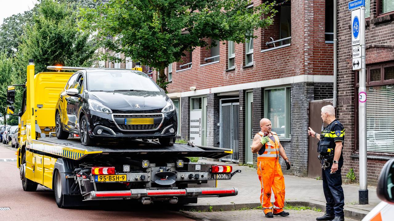 De gestolen auto is meegenomen (foto: Jack Brekelmans / SQ Vision). 