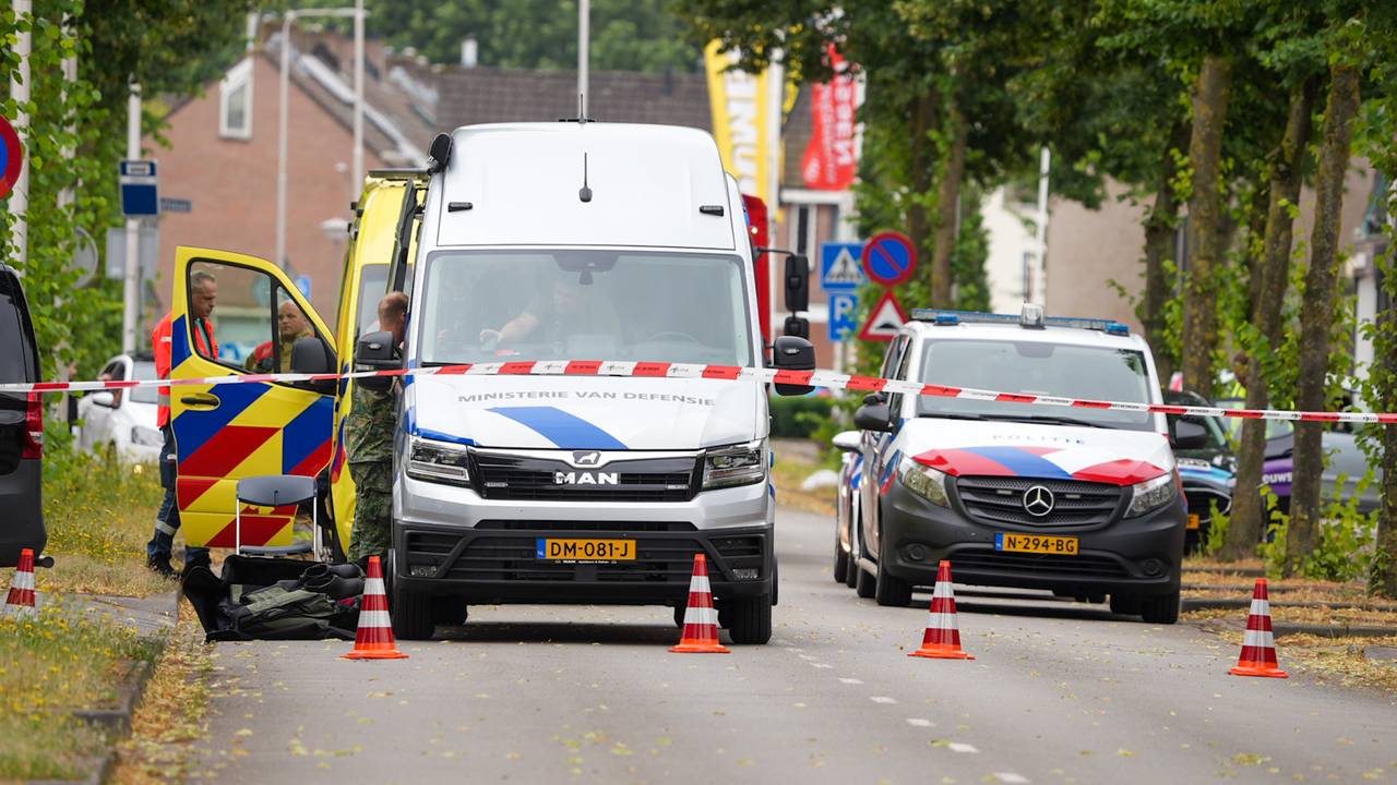 De straat is afgezet met lint (foto: SQ Vision).