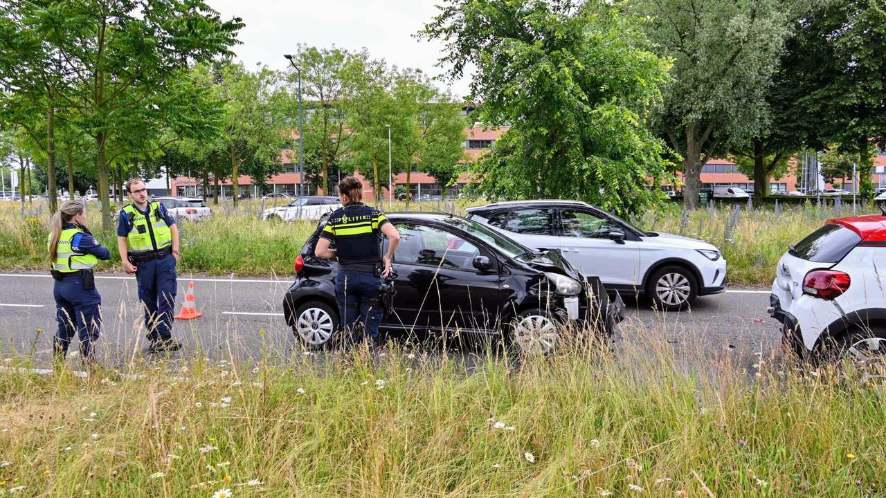 Enkele auto's liepen forse schade op (foto: Tom van der Put/SQ Vision.