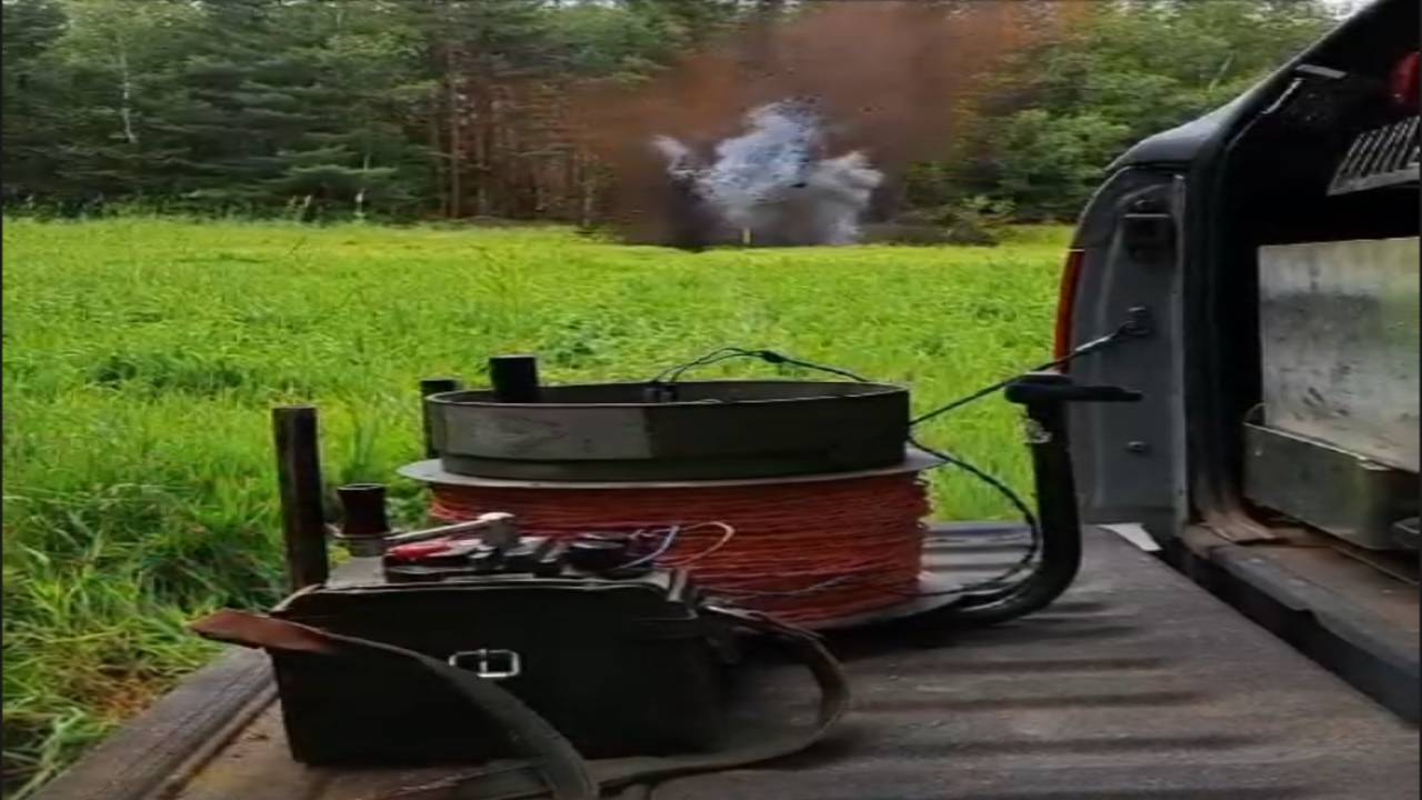 Het moment van de ontploffing (foto: politie Groenebeemden).