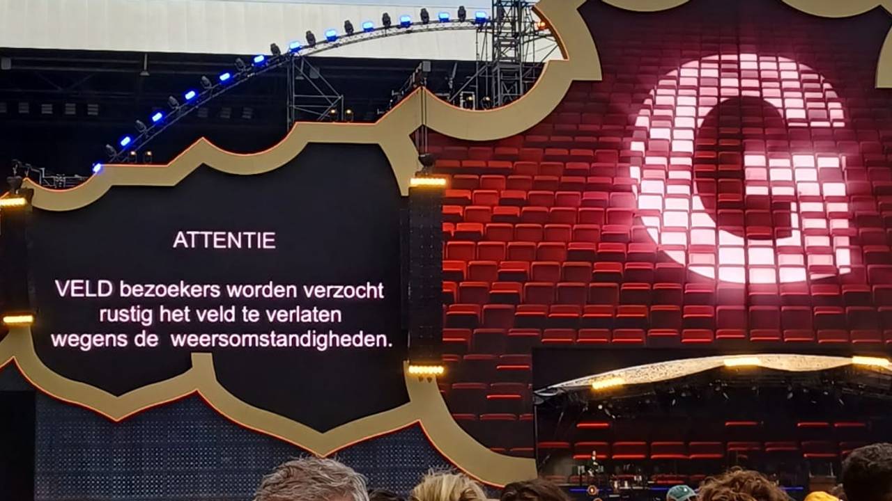 Bezoekers moeten het veld verlaten tijdens het Groots-concert.