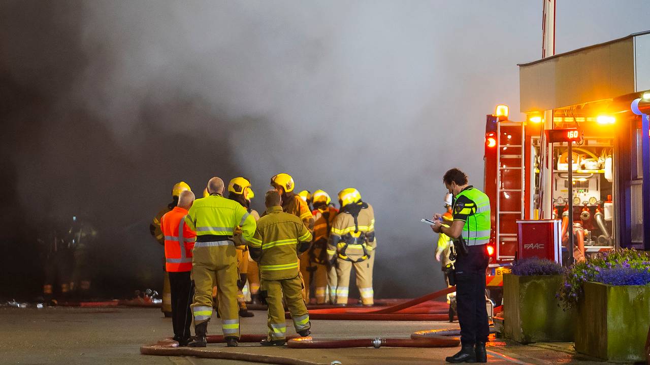 Brand in een gemeentelijke loods in Oss (Foto: Gabor Heeres/SQ Vision)