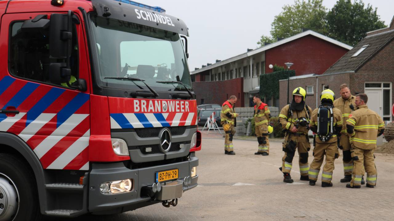 De brandweer kwam naar de plek van leiding (foto: TVSchijndel).