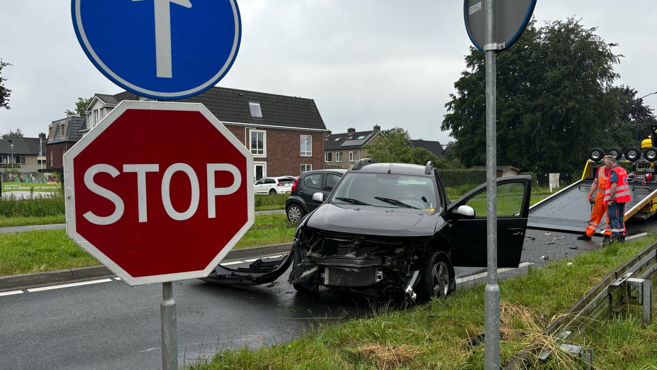 Bij het oprijden van de straat moeten automobilisten stoppen (foto: SQ Vision/Marco van den Broek).
