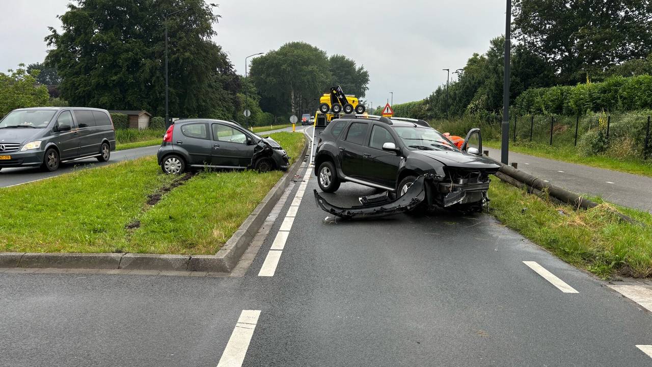 Een rijstrook van de straat moest dicht vanwege het ongeluk (foto: SQ Vision).