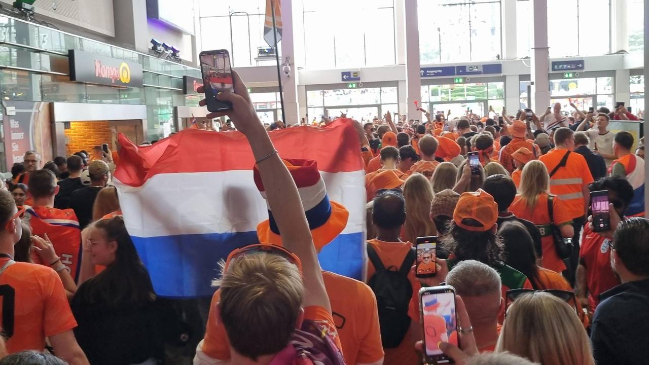 Drukte op station Dortmund (foto: Leon Voskamp / Omroep Brabant)