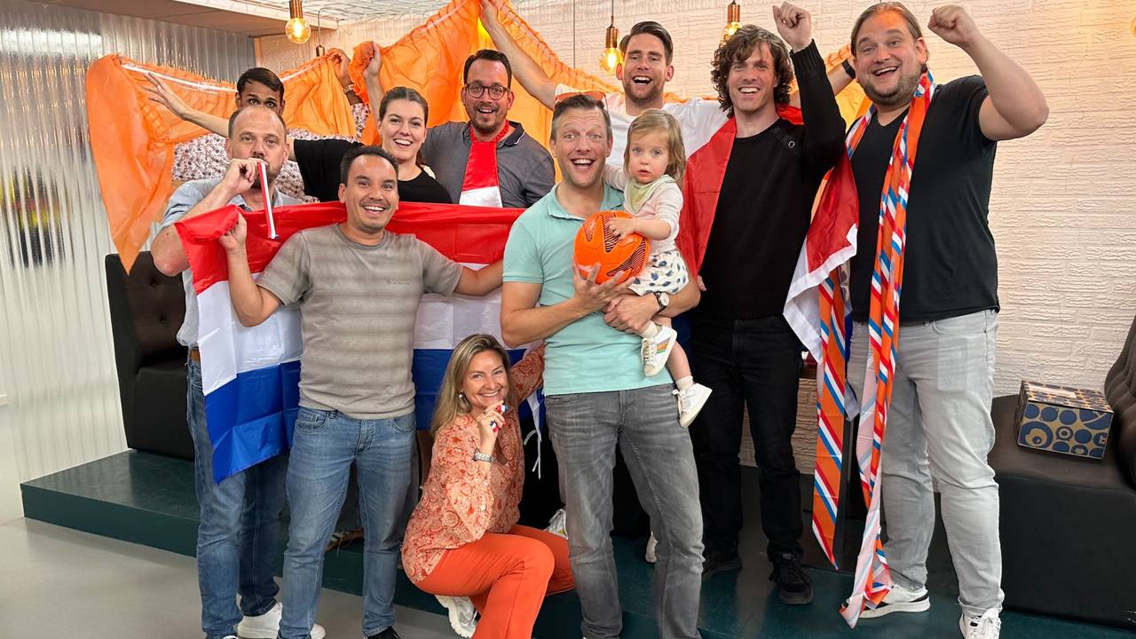 De vlag kan uit voor het personeel