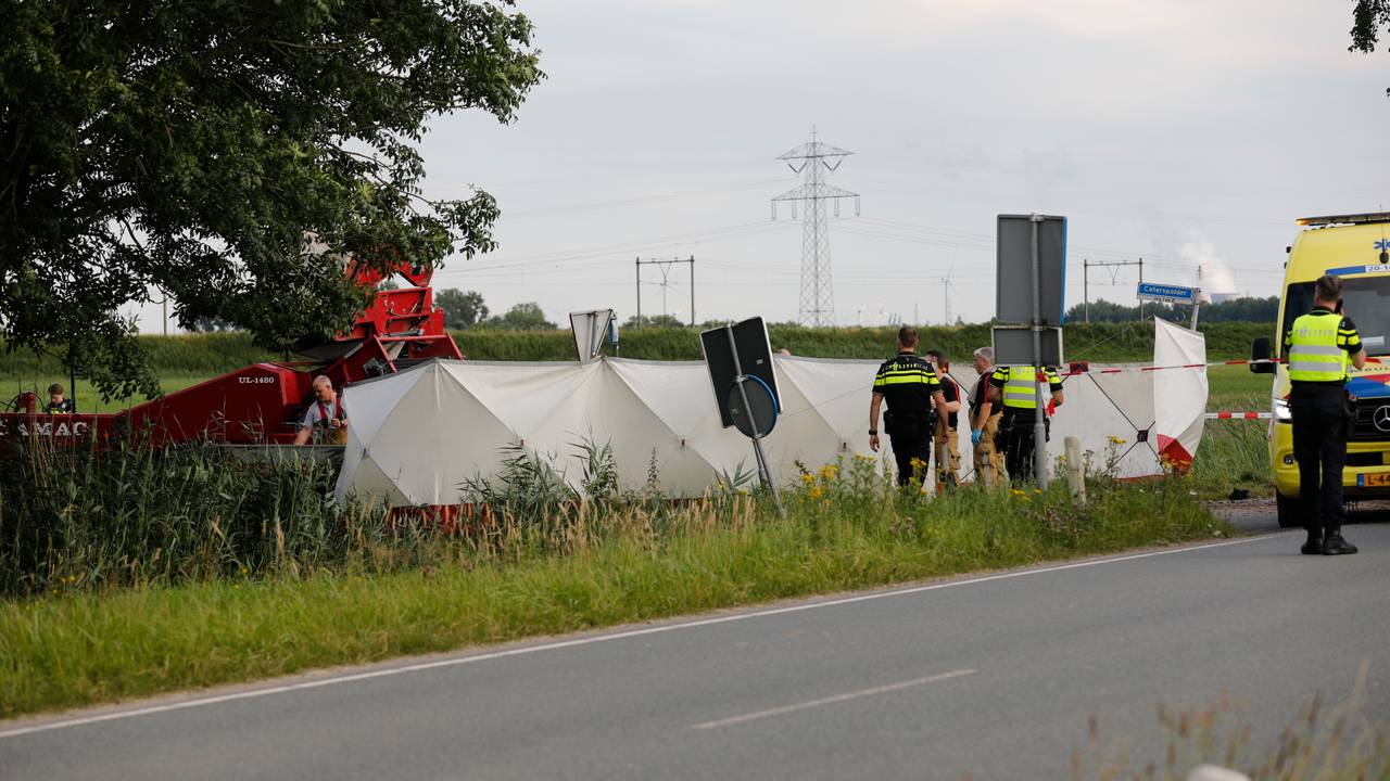Motorrijder overleden na botsing met tractor.