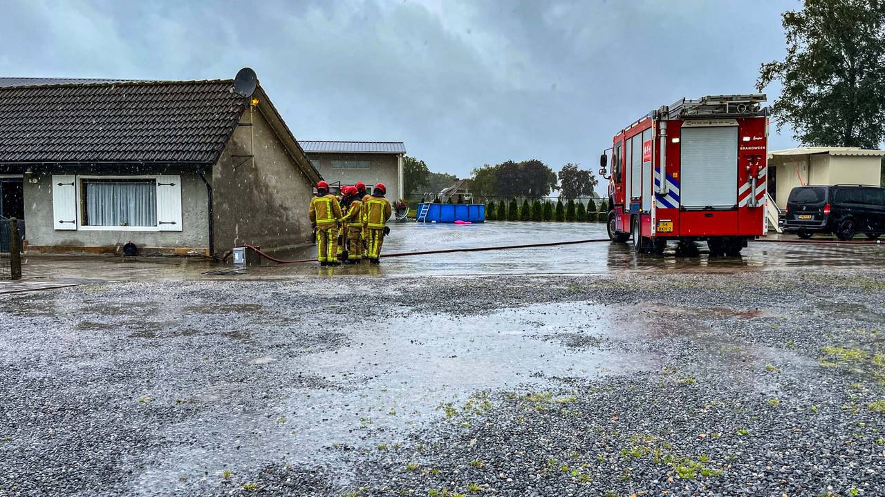 Wateroverlast door een verstopte riolering (foto: Harrie Grijseels/SQ Vision).