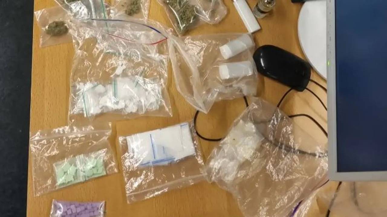 Een deel van de drugsvangst (foto: Politie Boxtel-Vught-Gestel).