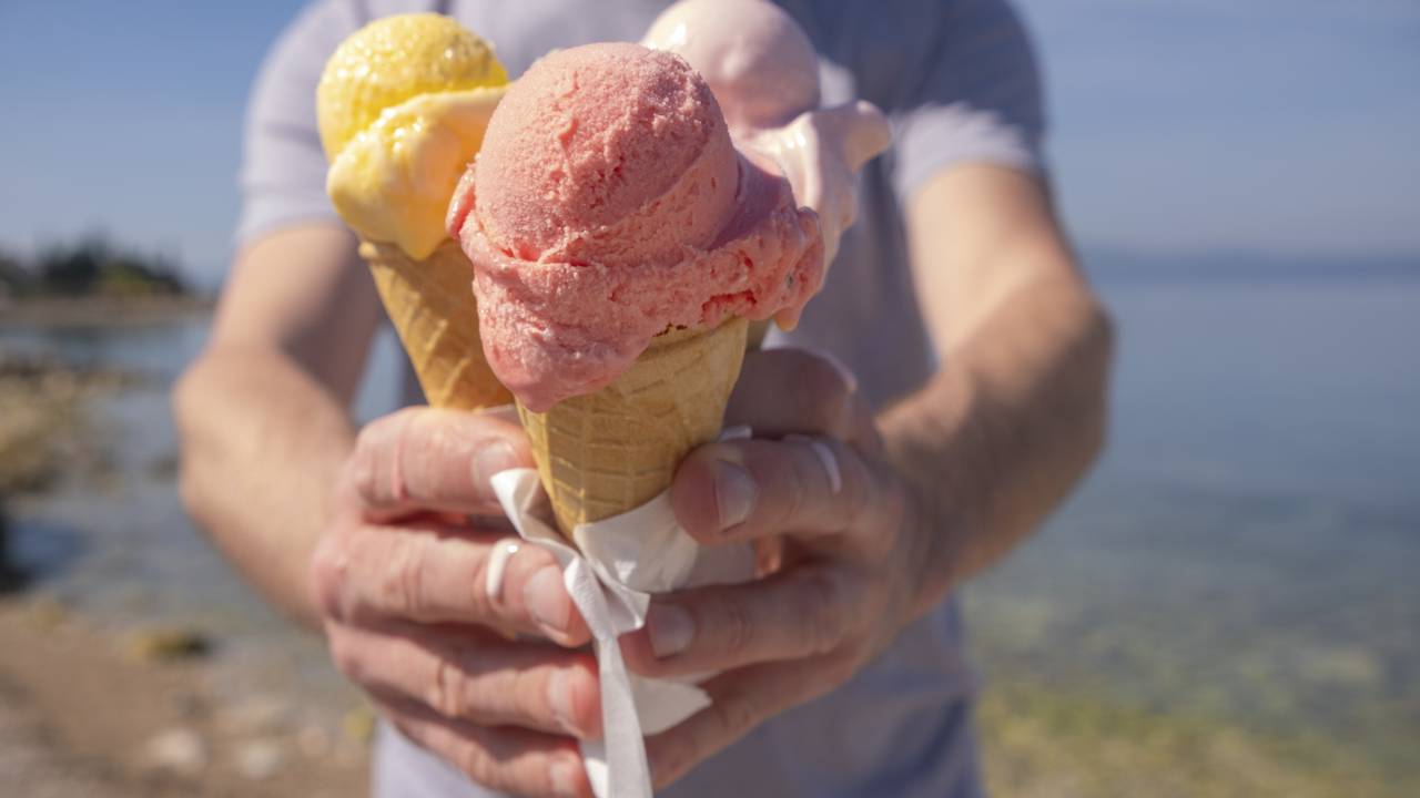 30 graden in aantocht, dat betekent tijd voor een ijsje (foto: ANP).