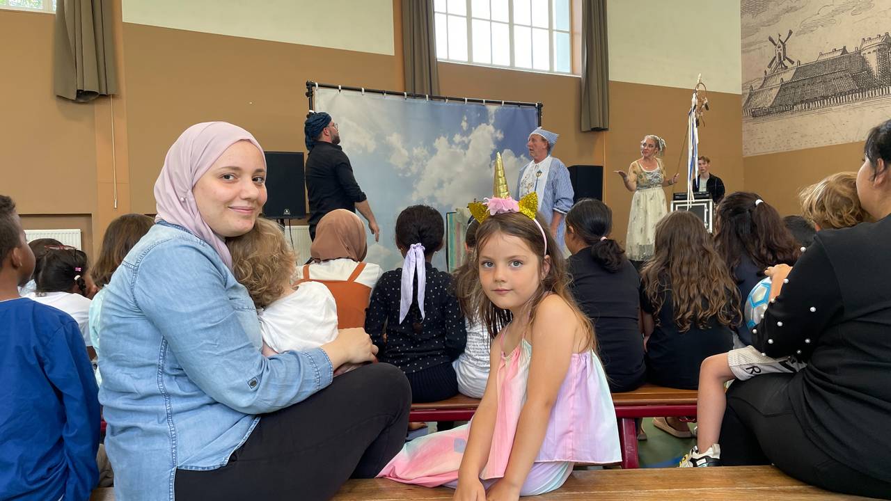 Siba en dochtertje Tia vluchtten vier jaar geleden uit Syrië (foto: Omroep Brabant).