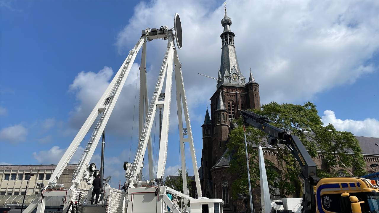 De opbouw van de Tilburgse kermis (foto: Omroep Brabant).