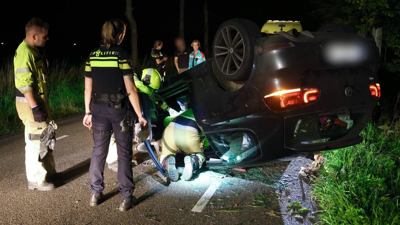 Hoe het mis kon gaan op de Weievenseweg in Sint-Oedenrode wordt onderzocht (foto: Sander van Gils/SQ Vision).