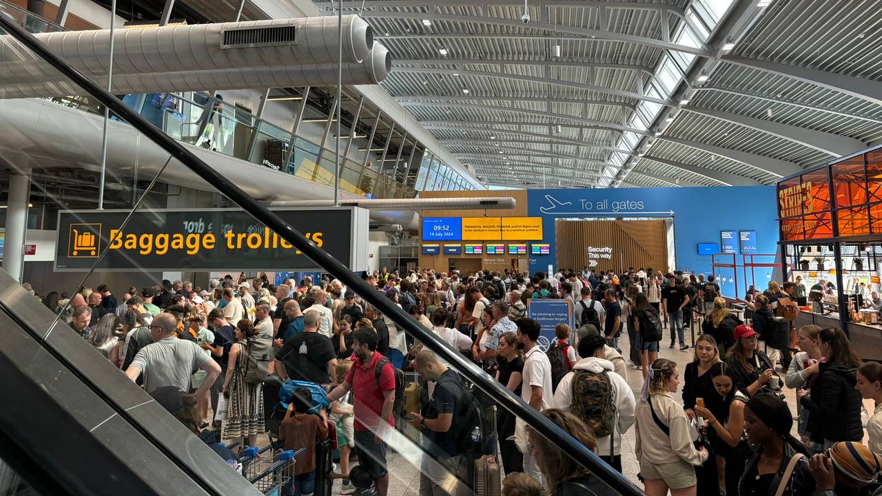 Wereldwijde computerstoring meerdere vluchten geannuleerd Omroep Brabant