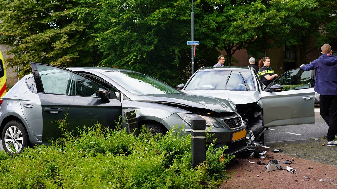 Vooral de voor- en zijkant van de voertuigen waren gehavend (foto: SQ Vision).