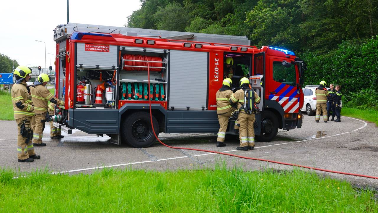De brandweer kwam met een blusauto (foto: SQ Vision).