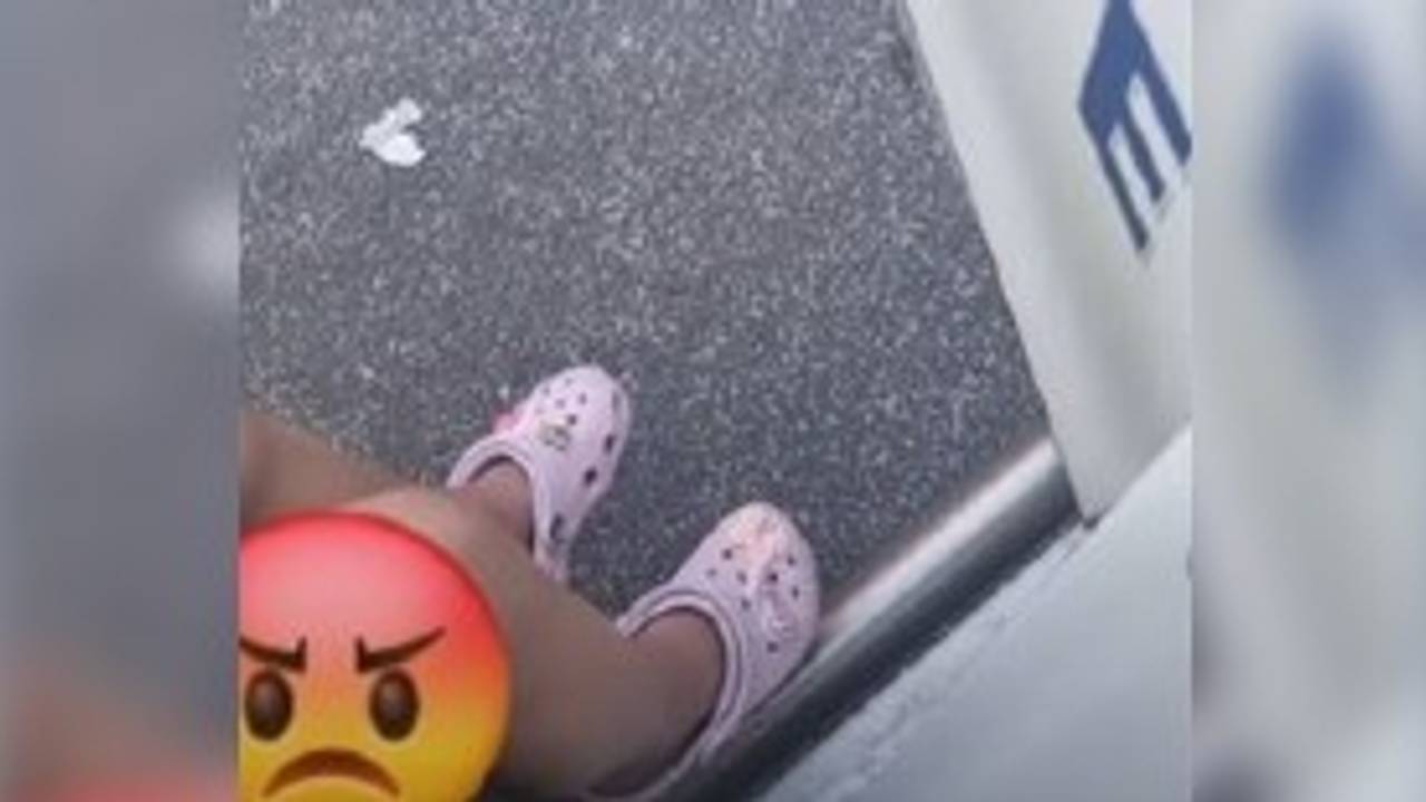 Achterin de achtervolgde auto bleek een 5-jarig kind te zitten (foto: Instagram wijkagenten Etten-Leur).