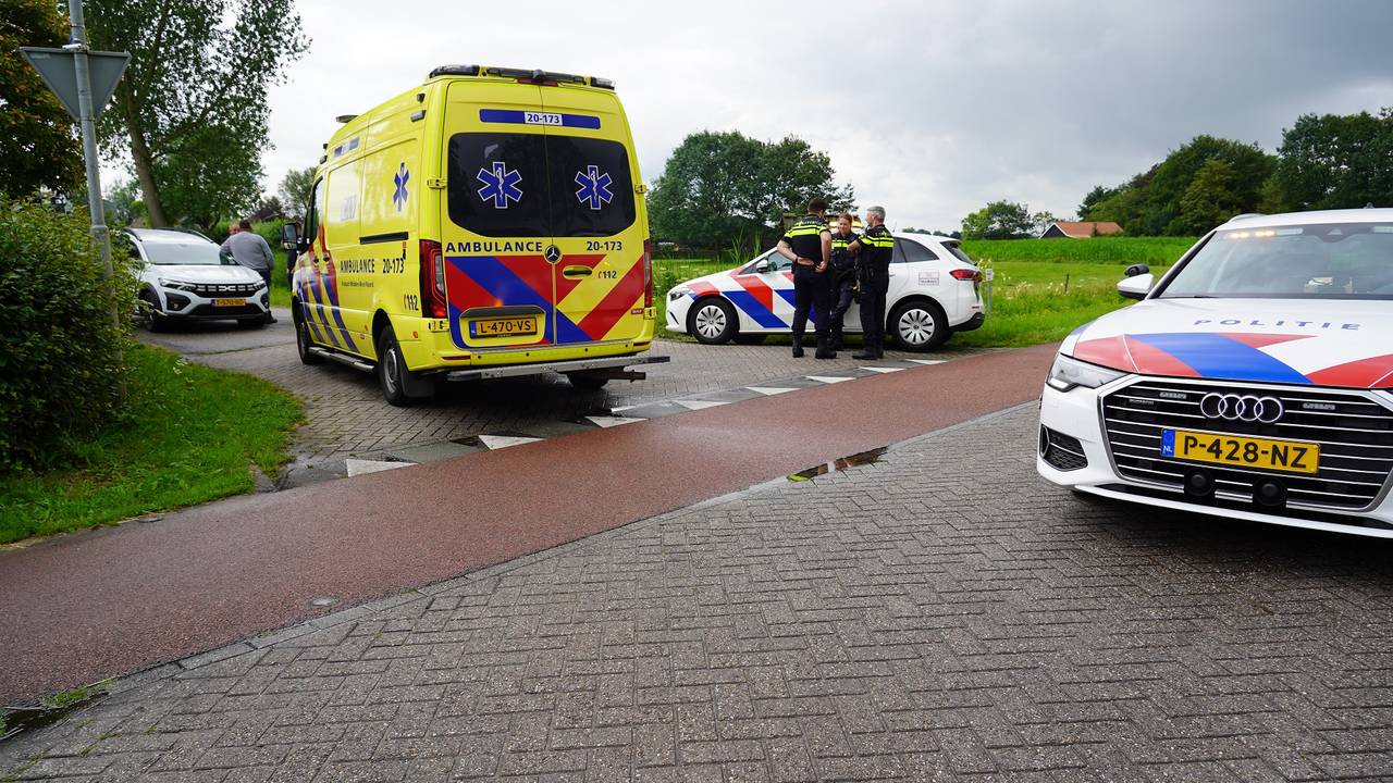 De bestuurder werd nagekeken in een ambulance (foto: SQ Vision).