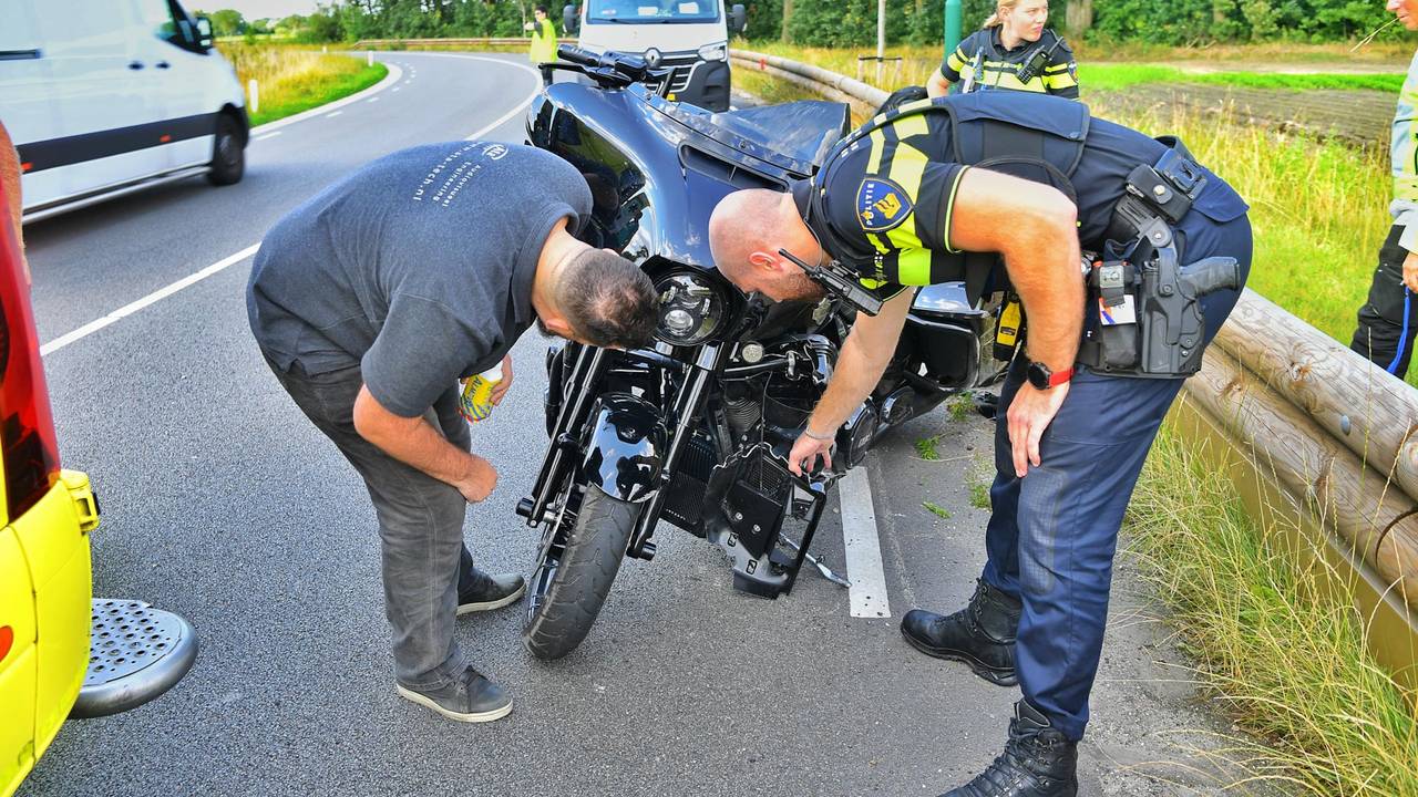 De motorrijder liep geen verwondingen op (foto: Rico Vogels/SQ Vision).