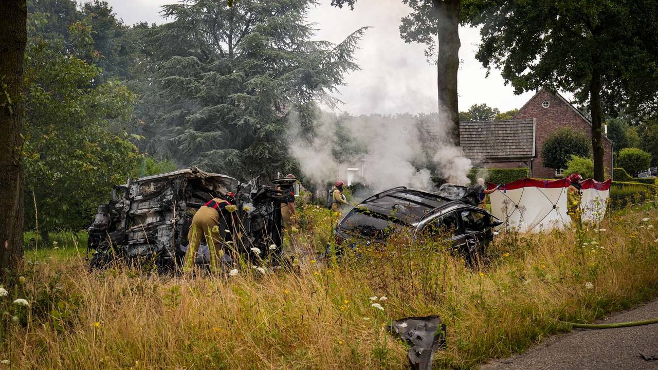 Er kwam nog een tijd rook uit de auto's (foto: SQ Vision).