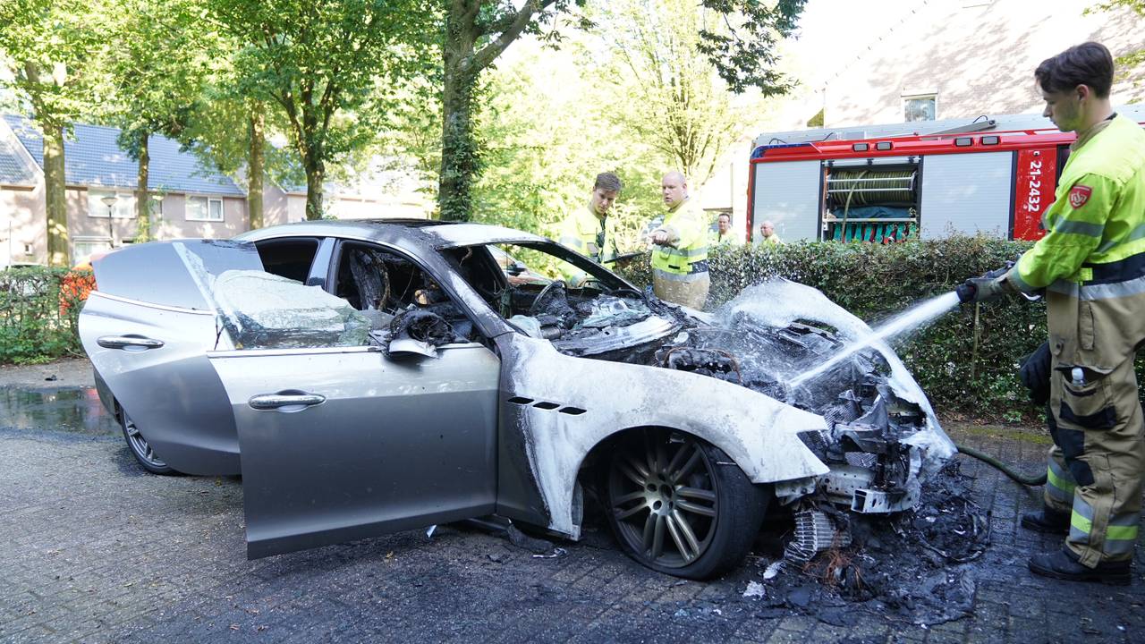 De brandweer kon het vuur snel blussen (foto: Bart Meesters).