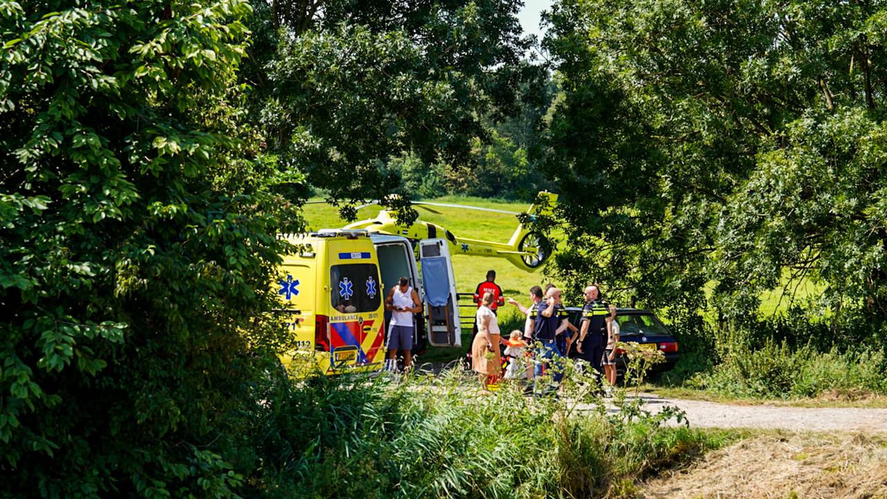 De vrouw kon zichzelf niet meer boven water houden (foto: Jurgen Versteeg/SQ Vision).