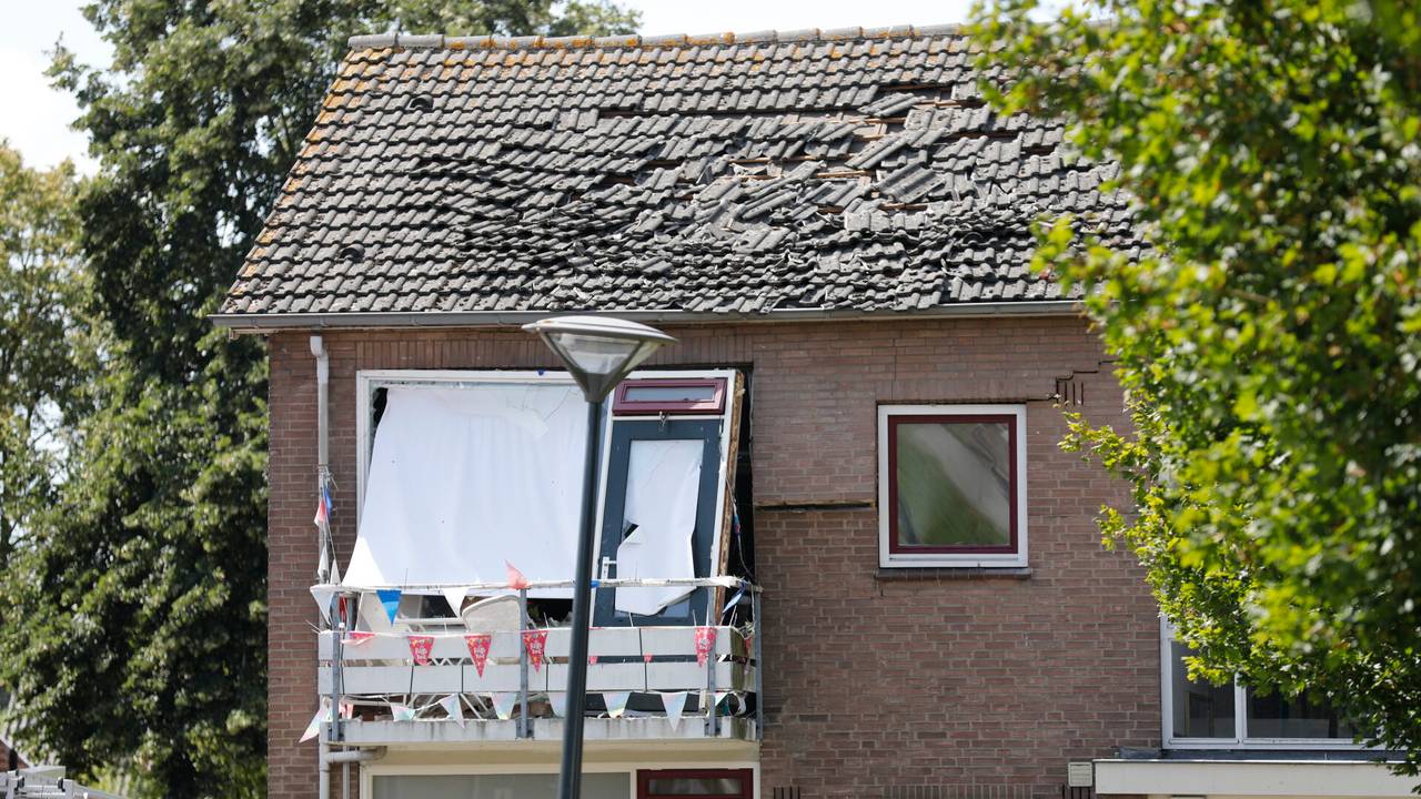 De bewoner raakte ernstig gewond door de gasexplosie (foto: Christian Treats/SQ Vision).