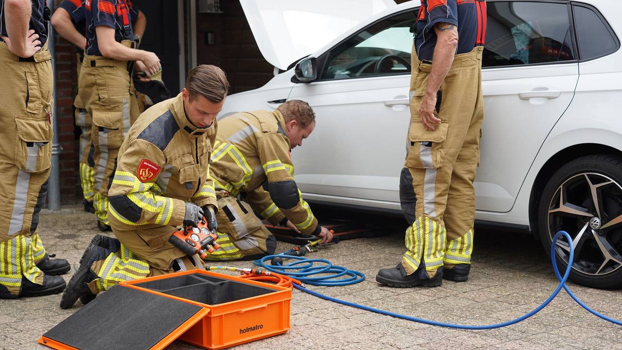 De brandweer haalde veel uit de kast (foto: SQ Vision).