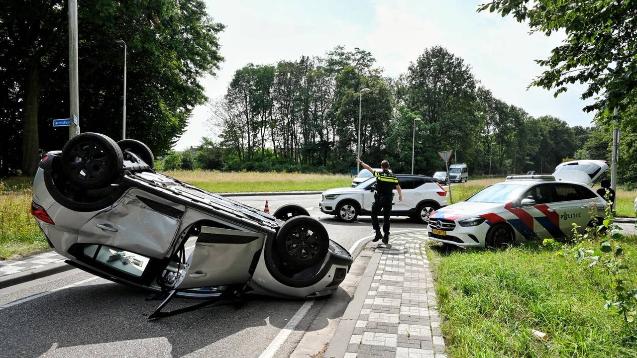 De auto belandde op de kop (foto: SQ Vision).