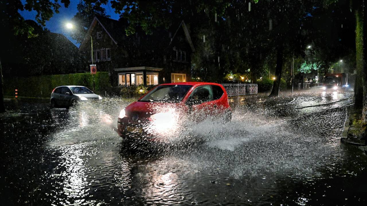 Wateroverlast in Oisterwijk (foto: Toby de Kort/SQ Vision).