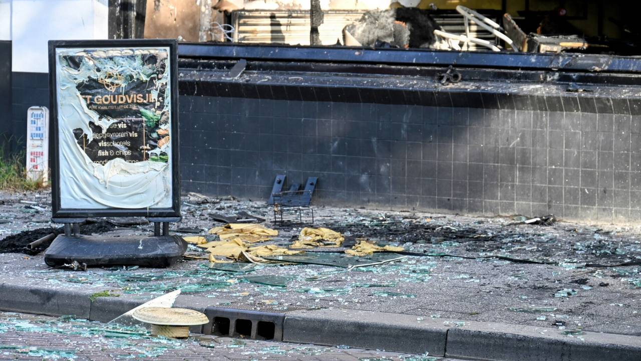 De schade aan het restaurant is groot (foto: Perry Roovers/SQ Vision).