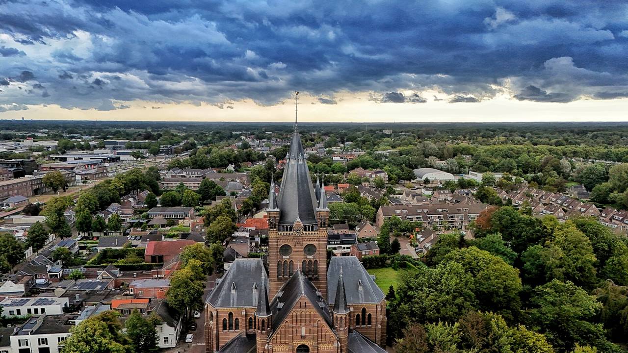 Kerk van Oisterwijk zaterdagavond (foto: Toby de Kort / SQ Vision).
