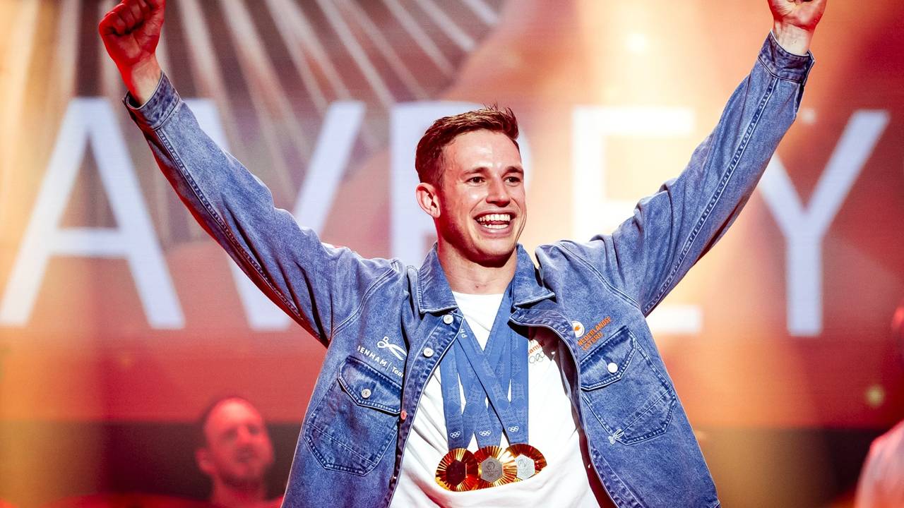 Harrie Lavreysen met zijn drie gouden medailles (foto: ANP).