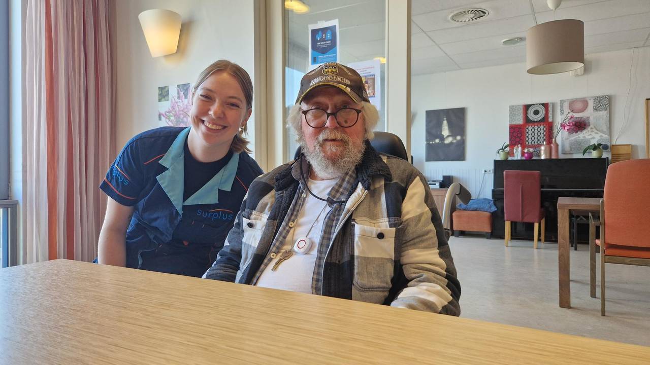 Lyana in het zorgcentrum en haar huis, samen met een patiënt.