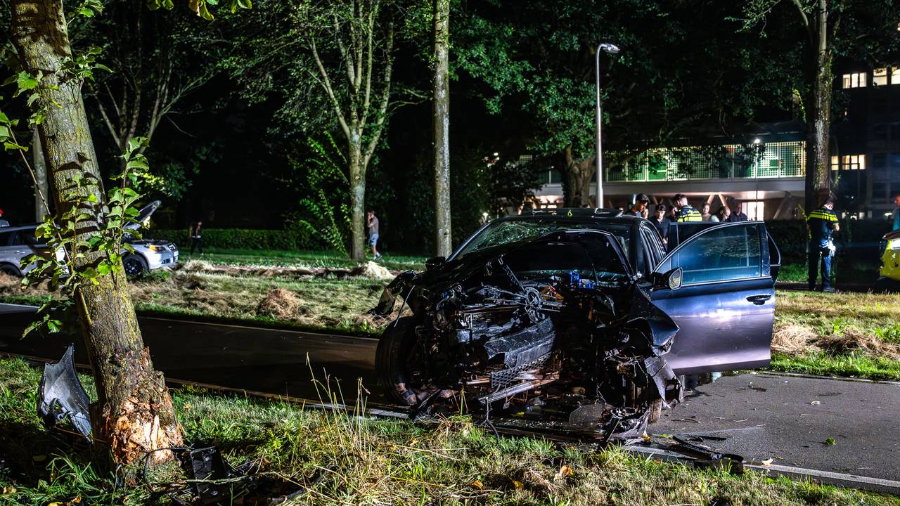 Vier gewonden bij botsing, alle inzittenden van auto naar ziekenhuis.
