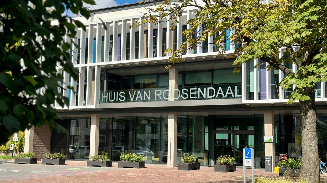 Het gemeentehuis in Roosendaal (Foto: Alain Heeren).