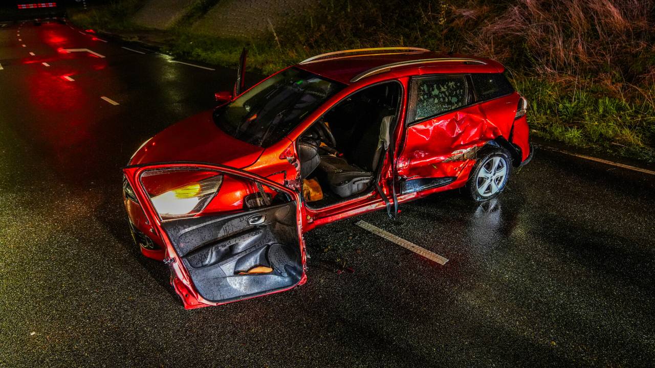 Vrouw gewond bij ongeluk in Best (foto: Dave Hendriks/SQ Vision).