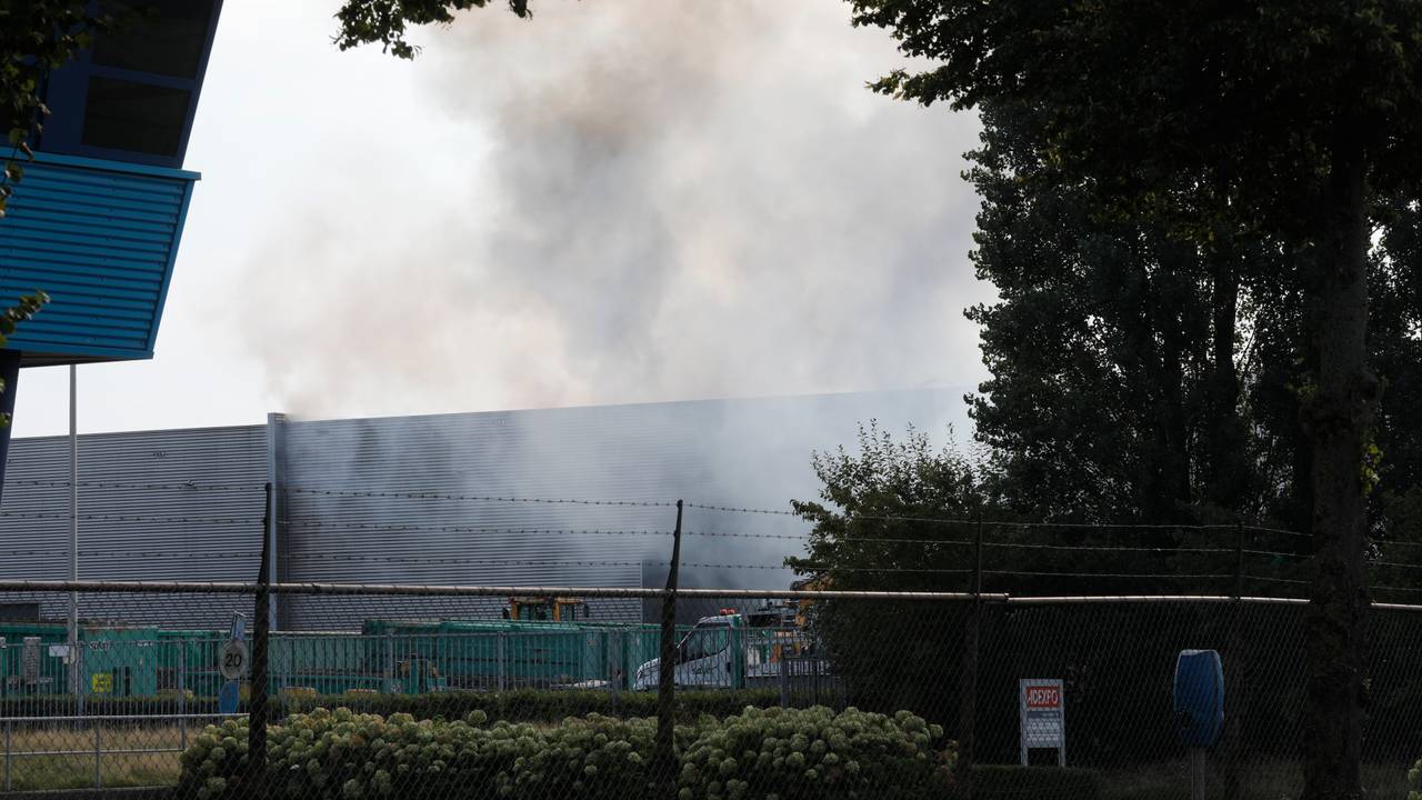 De rook is in de omgeving goed te zien (foto: SQ Vision).