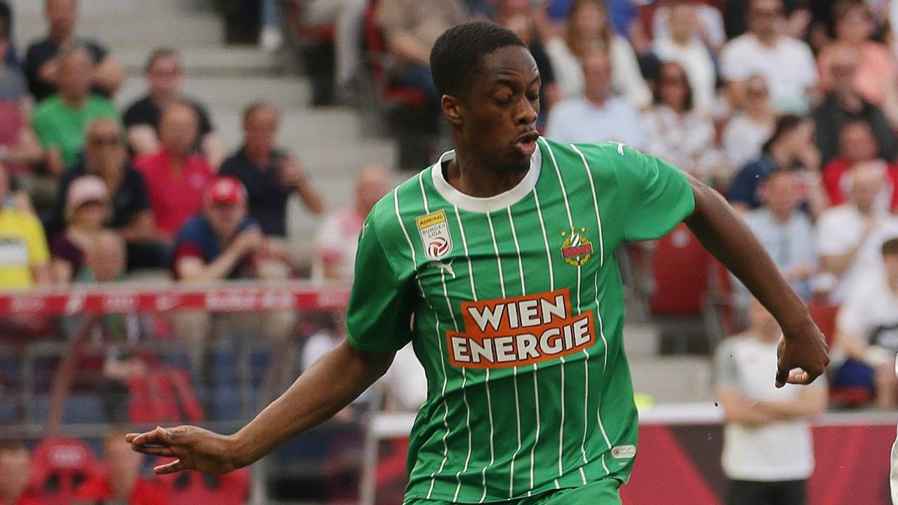 Terence Kongolo bij Rapid Wien vorig seizoen (foto: ANP).